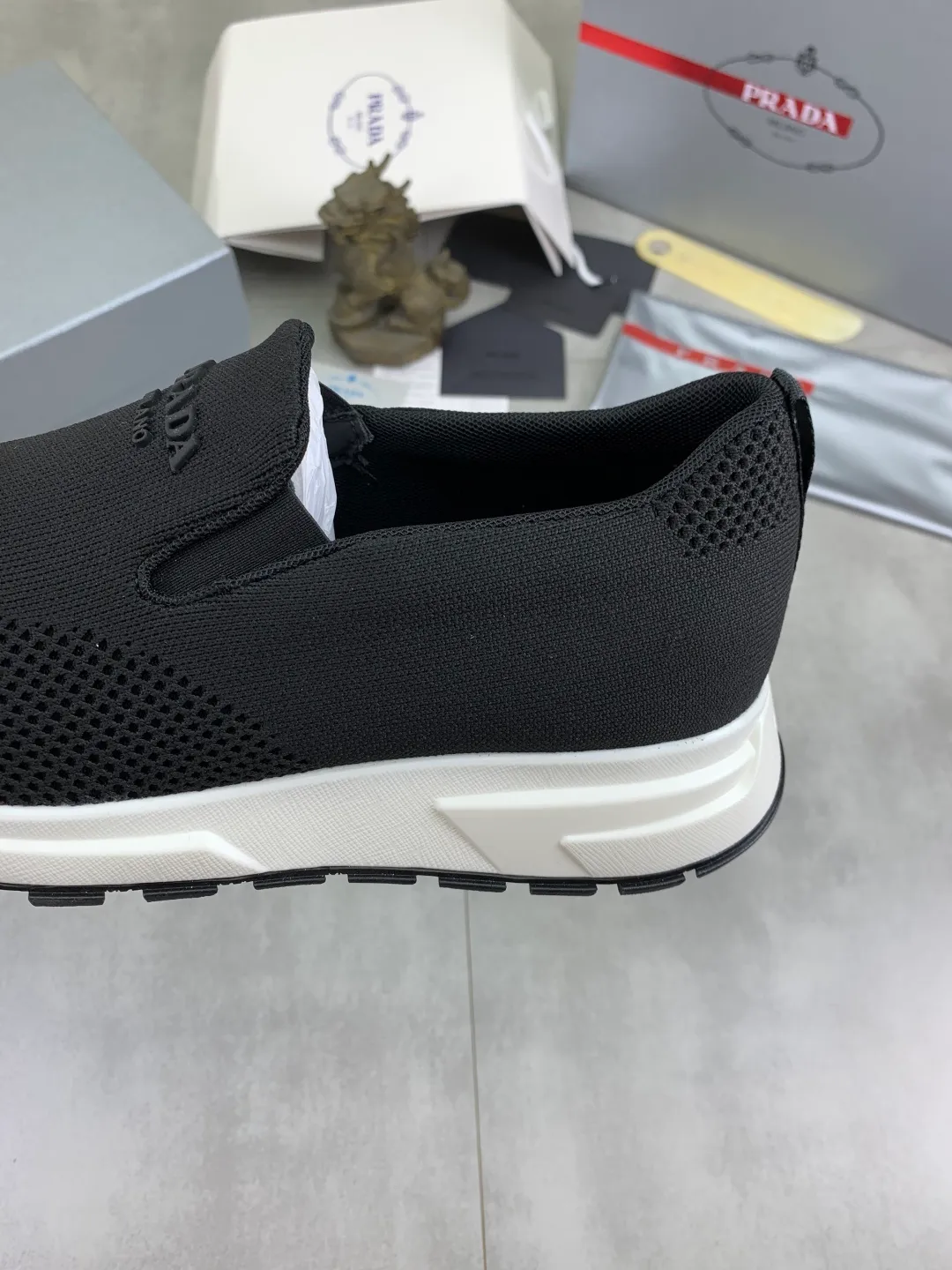 Men's shoes 💰P560💰[New model] Flying weave series (summer must-have) is now available on the official website, 🆘 Trendy brand (Prada) mainly promotes popular models, avant-garde and versatile fashionable men's shoes, private version molding, cowhide surface splicing 1:1.. Simple fashion, original imported cowhide lining and cowhide feet; the atmosphere and personality are more fashionable, eye-catching and pursuing class. It will subvert the old idea and be a must-have for fashion trendsetters with you! Must keep it for yourself! High-end comfort and low-end, high-end quality workmanship. Size: 38-45 6️⃣colors available.
